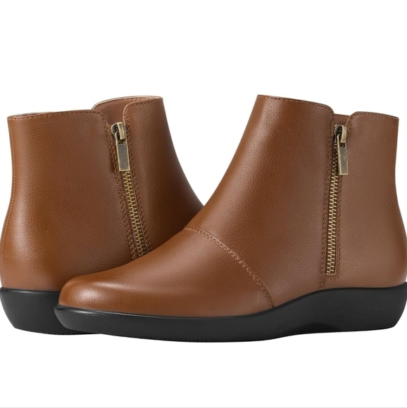 Rollda Women's Brown Faux Leather Ankle Boots Low Wedge Heel Side Zipper Vegan 9 - Picture 1 of 12